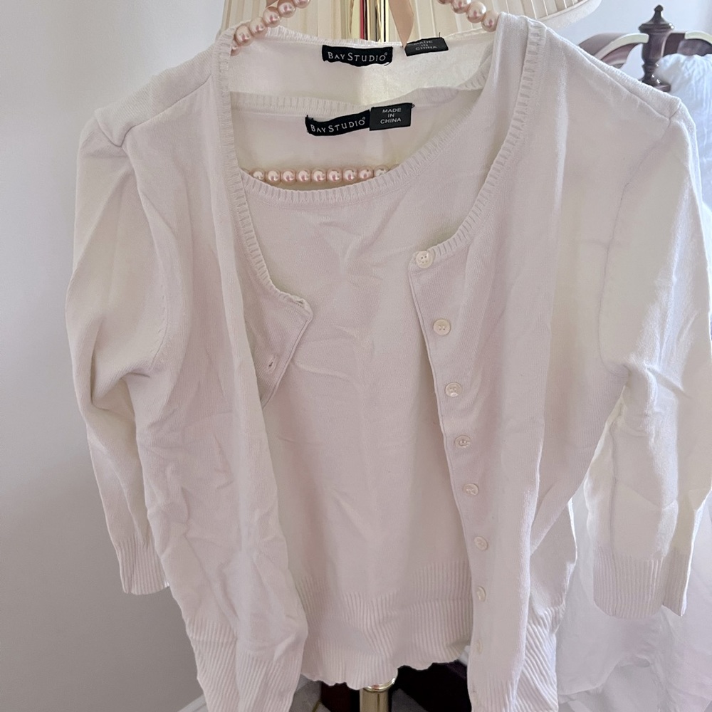 Beautiful sweater ant top